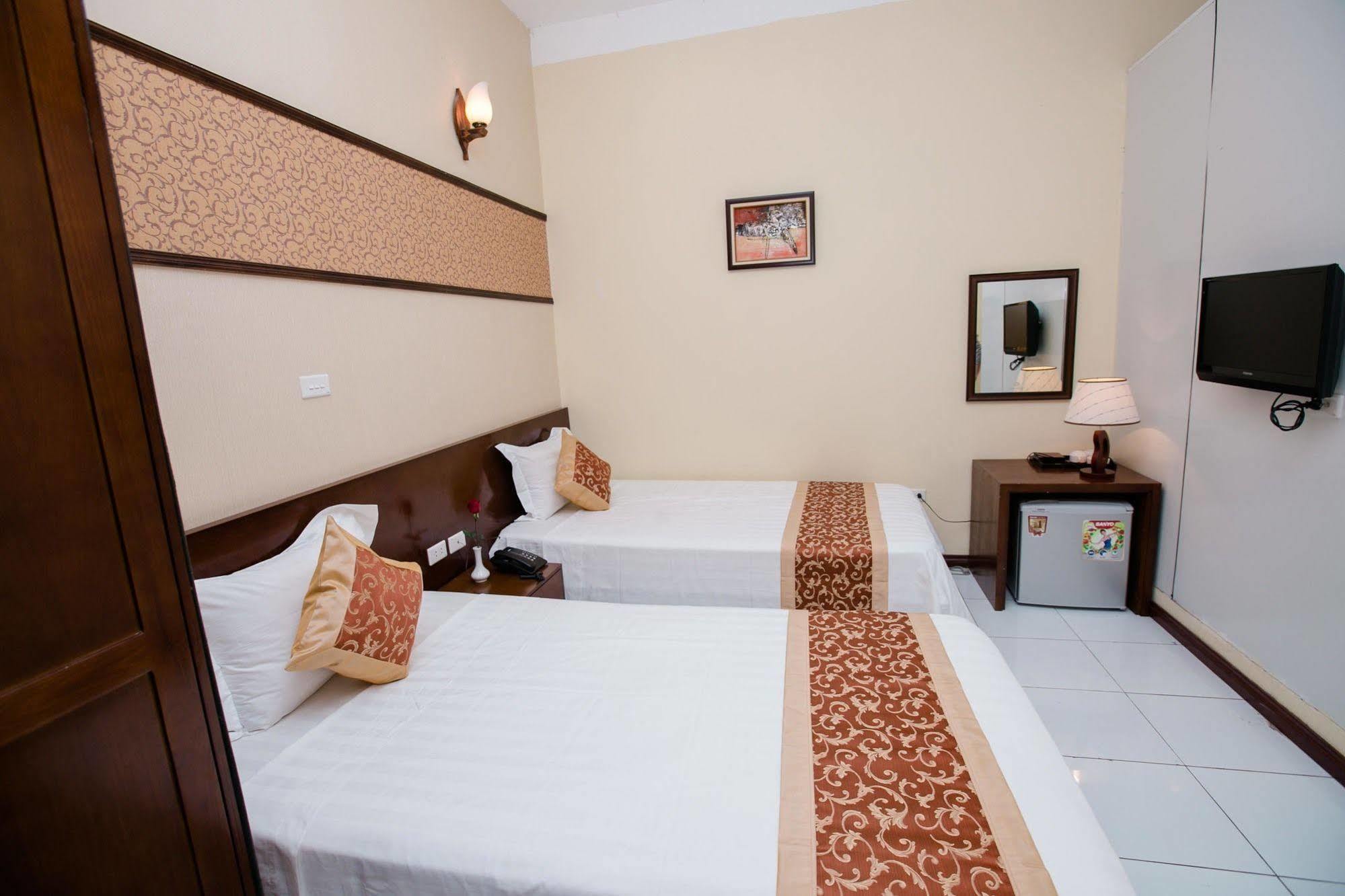 Oyo 376 A Dong Hotel Hanoi Exterior photo