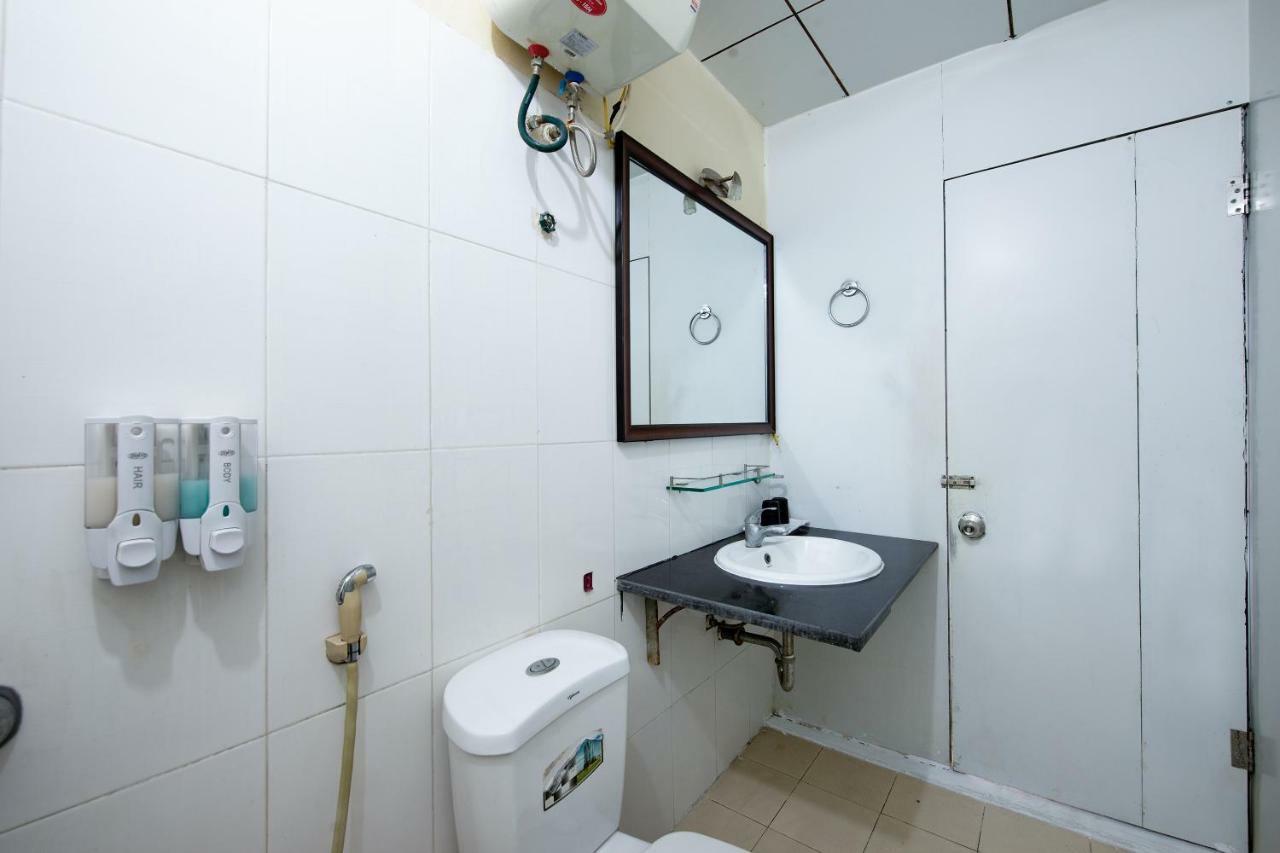 Oyo 376 A Dong Hotel Hanoi Exterior photo